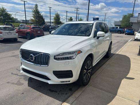 Used 2022 Volvo XC90 T5 Momentum w/ Climate Package AWD/4WD image 7