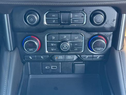 Used 2021 Chevrolet Suburban Z71 w/ Z71 Signature Package image 15