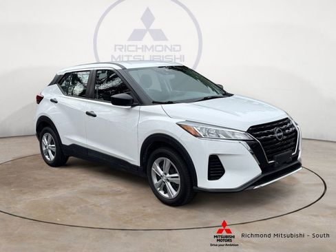 Used 2022 Nissan Kicks S image 1