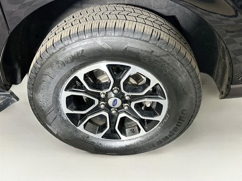 Used 2024 Ford Expedition Max XLT image 11