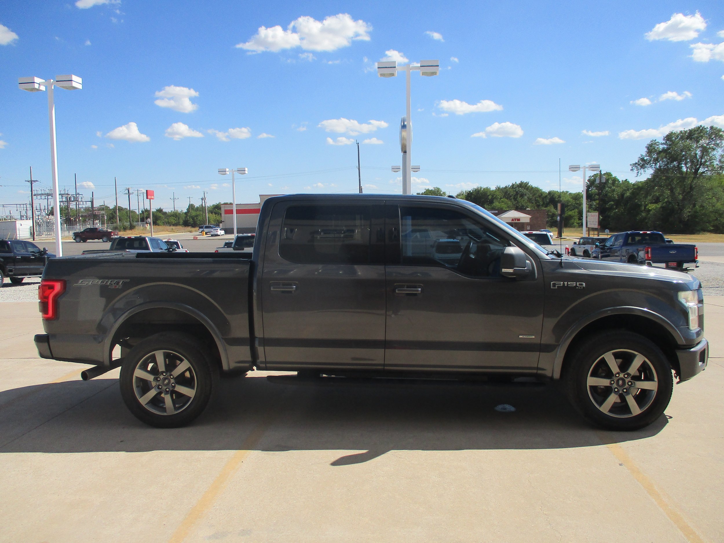 Used 2016 Ford F150 XLT w/ Equipment Group 302A Luxury AWD/4WD image 9
