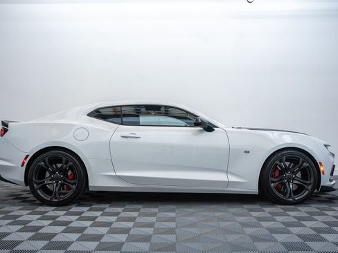 Used 2019 Chevrolet Camaro SS RWD image 4