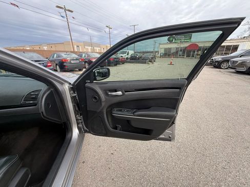Used 2018 Chrysler 300 S image 15