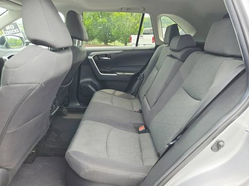 Used 2021 Toyota RAV4 XLE w/ Convenience Package AWD/4WD image 18
