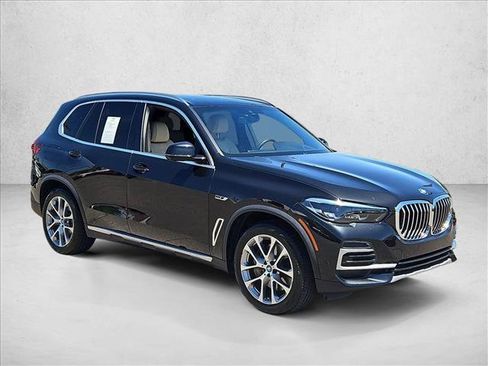 Certified 2022 BMW X5 xDrive45e w/ Climate Comfort Package AWD/4WD image 3