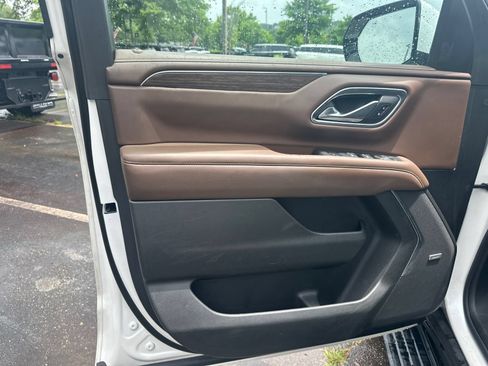 Used 2021 Chevrolet Suburban High Country w/ Premium Package AWD/4WD image 12