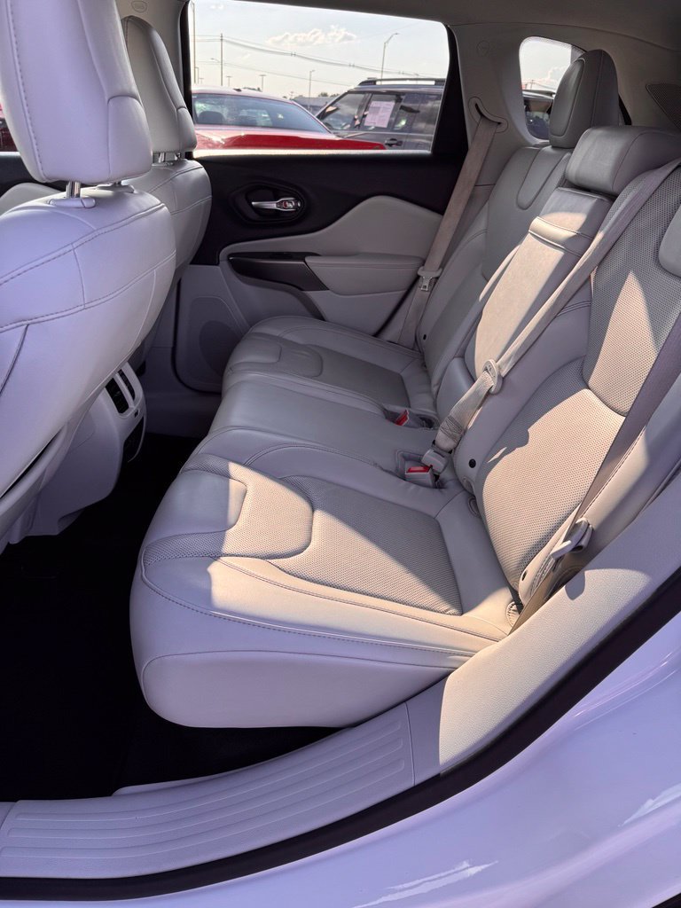 Used 2019 Jeep Cherokee Limited FWD image 11