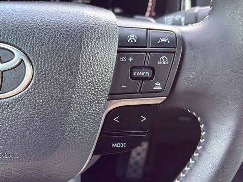 Used 2025 Toyota Camry SE w/ Convenience Package image 26