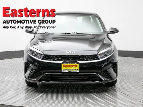 Used 2023 Kia Forte LXS w/ LXS Technology Package FWD image 2