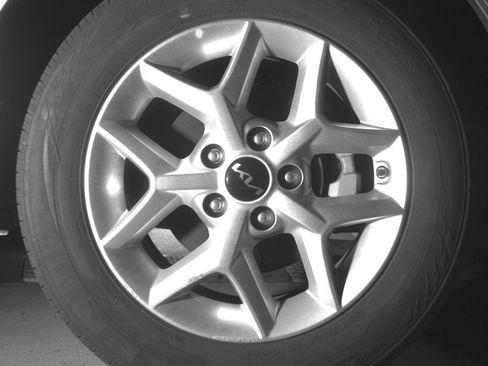 Used 2025 Kia Soul LX w/ LX Technology Package FWD image 13