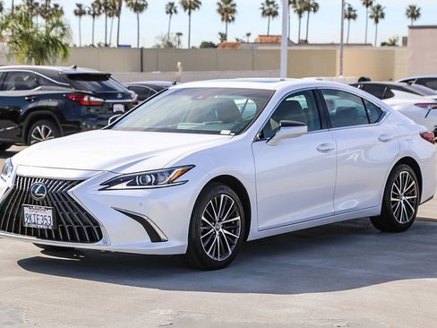 Used 2024 Lexus ES 350 350 w/ Premium Package image 3