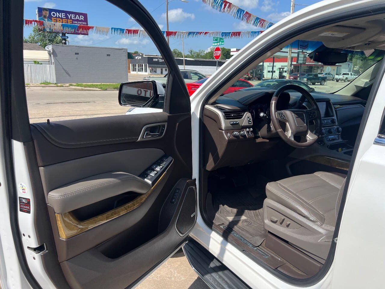 Used 2017 GMC Yukon Denali w/ Open Road Package AWD/4WD image 8