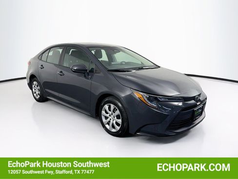 Used 2025 Toyota Corolla LE FWD image 1