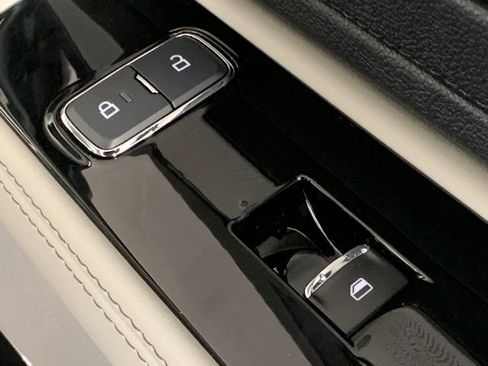 Certified 2025 Lincoln Aviator Reserve w/ Equipment Group 201A image 38