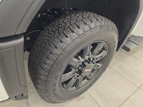 Used 2025 GMC Sierra 2500 AT4 w/ AT4 Premium Plus Package AWD/4WD image 38