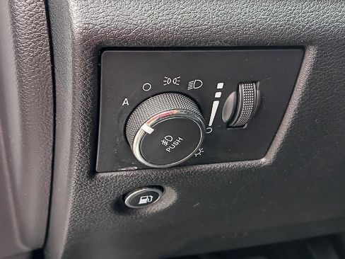 Used 2020 Jeep Grand Cherokee Overland RWD image 11