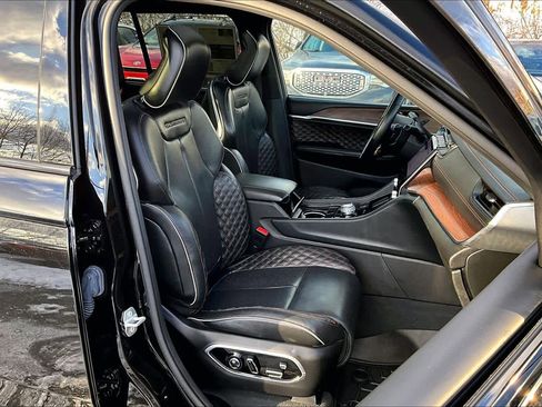 Used 2022 Jeep Grand Cherokee Summit w/ Luxury Tech Group V image 8