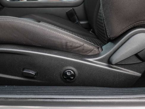 Used 2017 Dodge Challenger SXT w/ Blacktop Package image 28