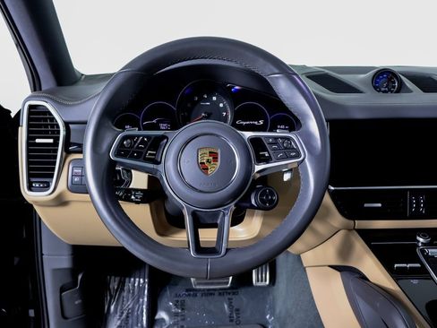 Used 2022 Porsche Cayenne S image 9