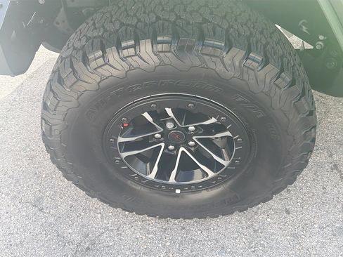 Used 2026 Jeep Wrangler Unlimited Rubicon AWD/4WD image 37