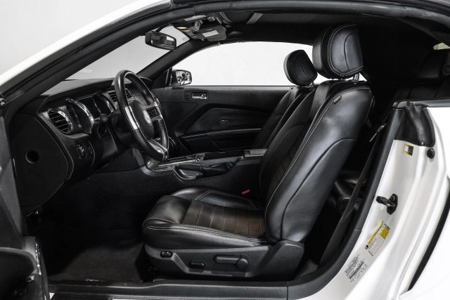 Used 2013 Ford Mustang GT Premium w/ Electronics Pkg RWD image 5