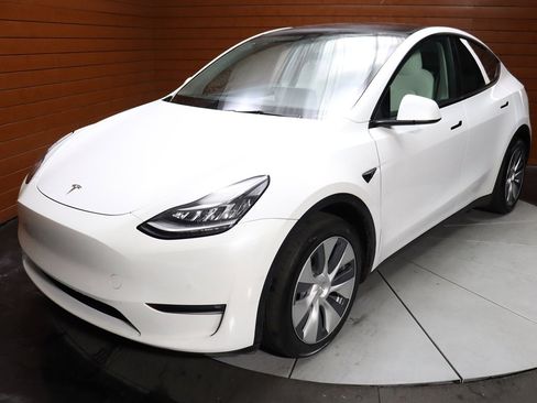 Used 2022 Tesla Model Y Long Range image 53