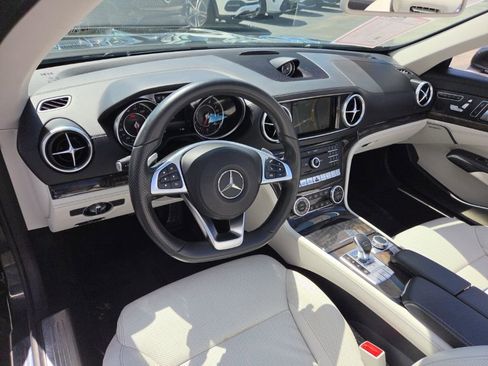 Used 2020 Mercedes-Benz SL 550 image 24