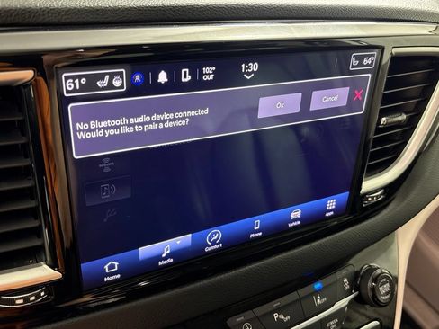 Used 2023 Chrysler Pacifica Touring-L FWD image 29