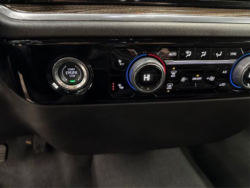 Used 2024 Chevrolet Silverado 1500 LT AWD/4WD image 34