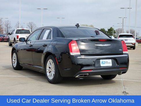 Used 2016 Chrysler 300 Limited image 6