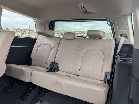 Certified 2024 Ford Expedition Limited image 22