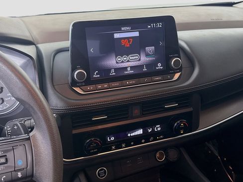 Used 2023 Nissan Rogue SV FWD image 18