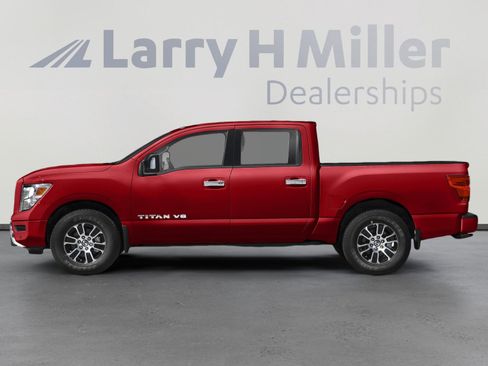 Used 2021 Nissan Titan SV w/ SV Convenience Package RWD image 3