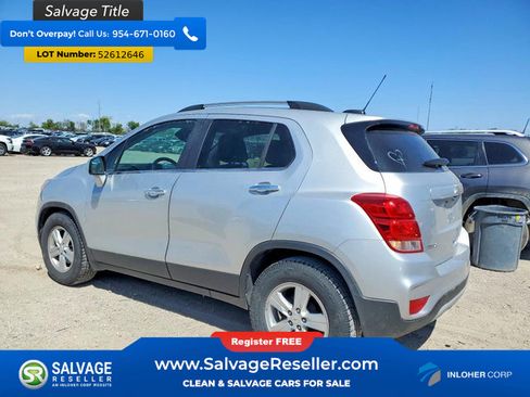 Used 2017 Chevrolet Trax LT w/ LT Convenience Package FWD image 3