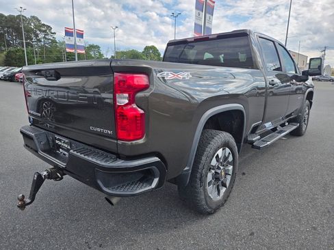Used 2022 Chevrolet Silverado 2500 Custom w/ Custom Convenience Package AWD/4WD image 5