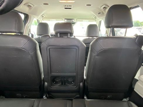 Used 2024 Kia Carnival EX FWD image 26