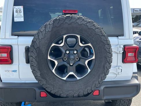 Used 2023 Jeep Wrangler Unlimited Rubicon 4xe w/ Cold Weather Group AWD/4WD image 13