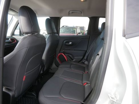 Used 2018 Jeep Renegade Trailhawk image 16