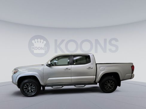 Used 2022 Toyota Tacoma SR5 AWD/4WD image 5