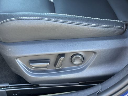 Used 2025 Toyota Camry SE w/ Convenience Package image 27