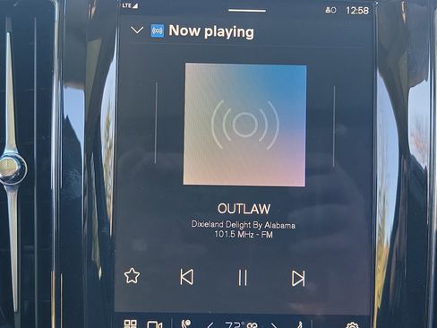 Used 2024 Volvo XC60 B5 Plus image 24