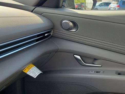 Used 2025 Hyundai Elantra Sport FWD image 31