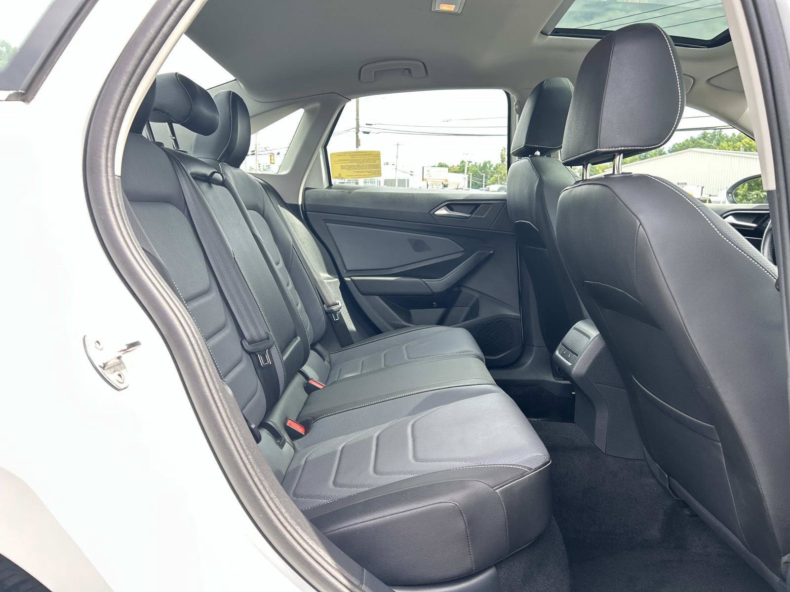 Used 2025 Volkswagen Jetta SEL FWD image 17