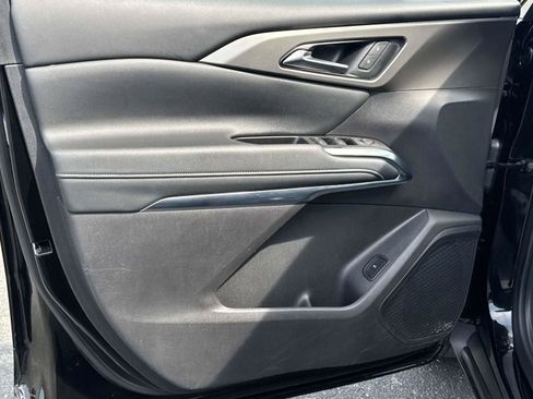 Used 2025 Chevrolet Traverse LT FWD image 23