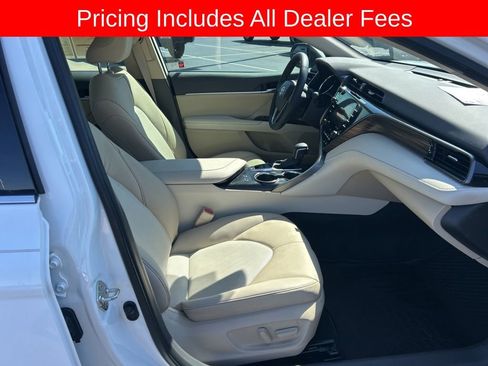 Used 2020 Toyota Camry XLE FWD image 19