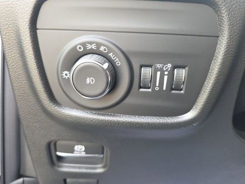 Used 2025 Jeep Grand Cherokee Limited image 13