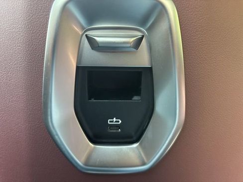 Used 2025 BMW 740i xDrive image 19