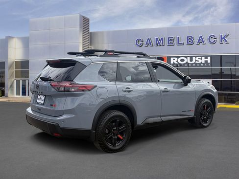 Used 2025 Nissan Rogue SV AWD/4WD image 6