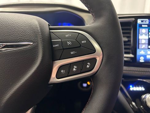 New 2026 Chrysler Pacifica Pinnacle image 11