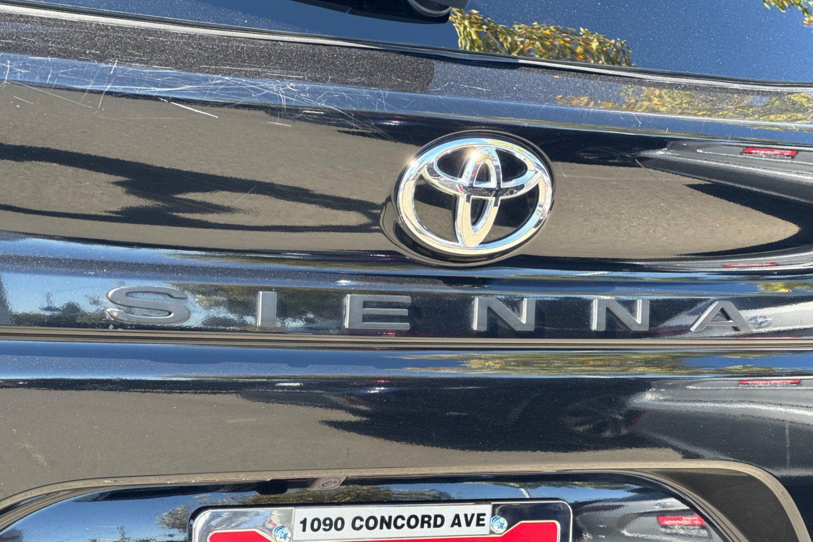 Used 2026 Toyota Sienna XLE FWD image 31